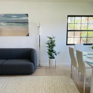  Holiday home Beachside Haven: 2br Vacation With Kitchen & Laundry